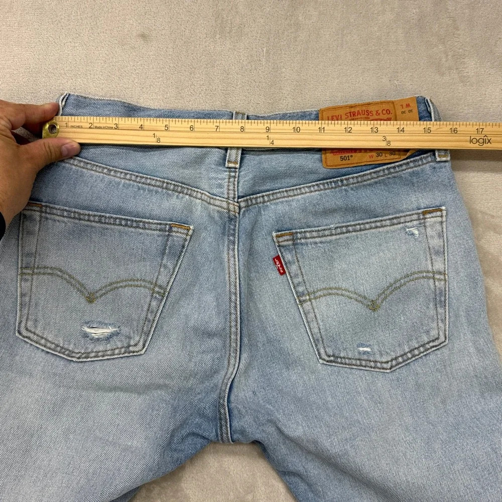 Levi's 501 Original Fit Jeans Mens 30x30 Light Wash Blue Distressed Button Fly